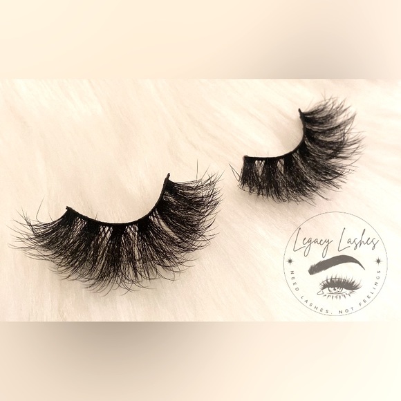 Wink - Soft & Sexy Fluffy Lashes 🫦 - Picture 2 of 3